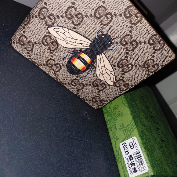 Gucci Beige GG Bee Motif Wallet - Picture 6 of 12